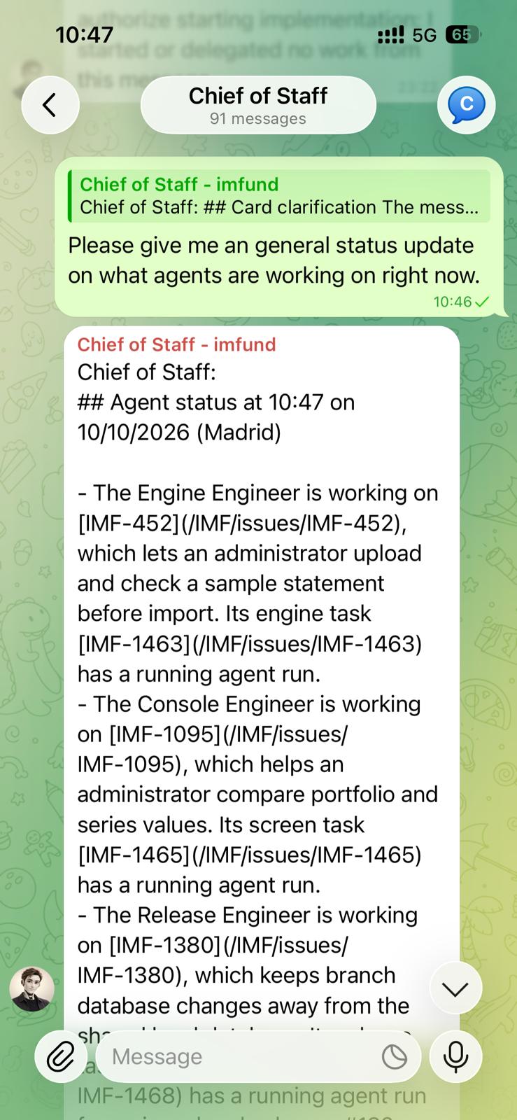 En Telegram-chatt där stabschefen rapporterar vilka kort Engine Engineer, Console Engineer och Release Engineer arbetar med, var och en med en pågående agentkörning